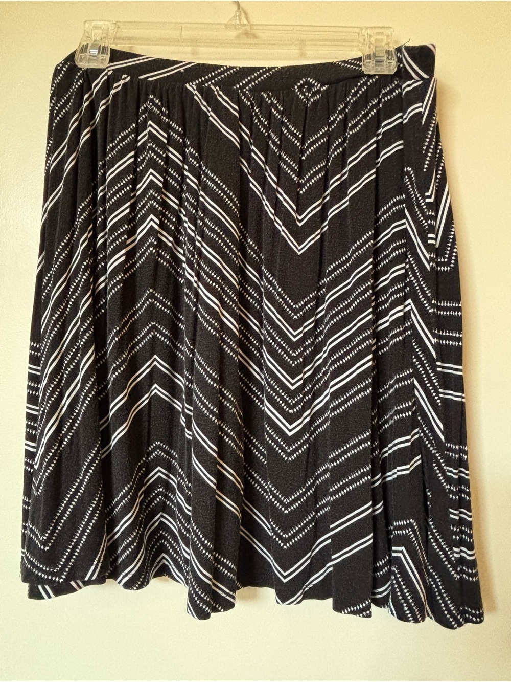 Old Navy Black and White Chevron Skater Skirt, size L